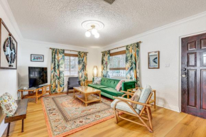 3 Mi to Dtwn Tampa Cottage with Fire Pit!